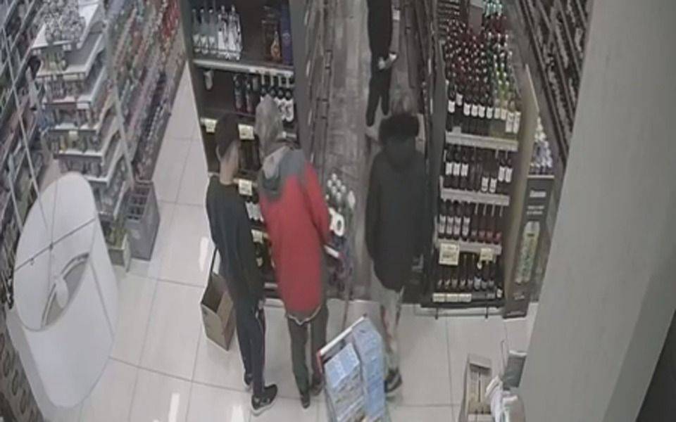Intento de robo en un súper de La Plata: quedaron filmados y los atraparon