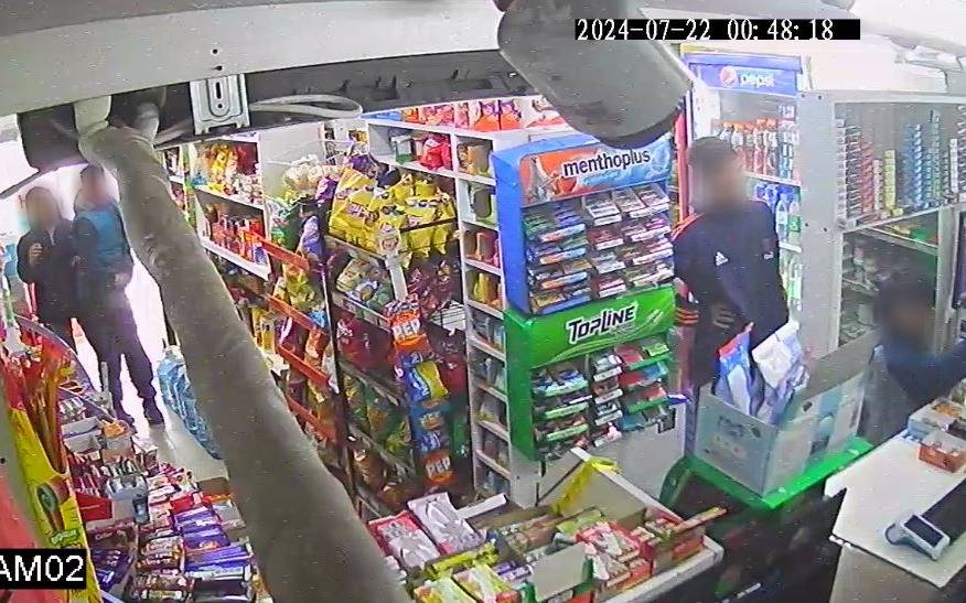 Cuatro menores atacaron un kiosco de Plaza Irigoyen 