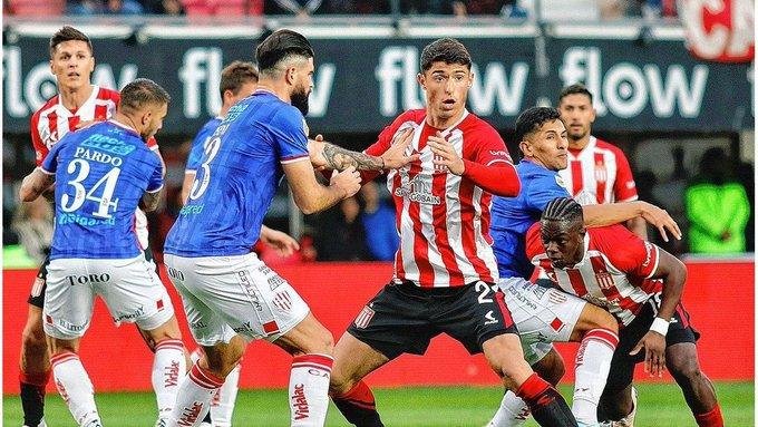 En Estudiantes aprobaron Rodríguez y Neves, y suma al lateral: ¿quién es Arzamendia y cómo juega?