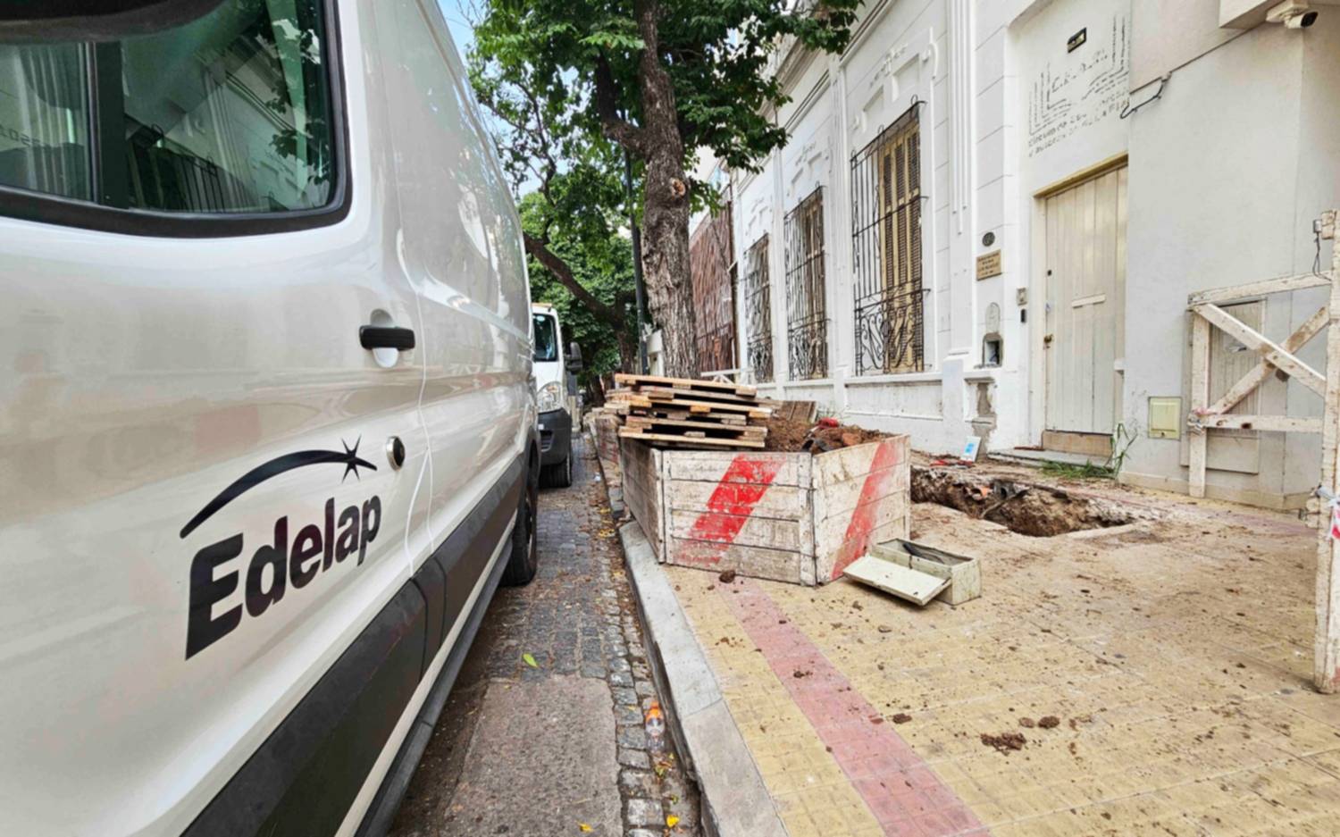 Corte de luz afectó a una zona de La Plata hace más de dos horas: qué dijo Edelap