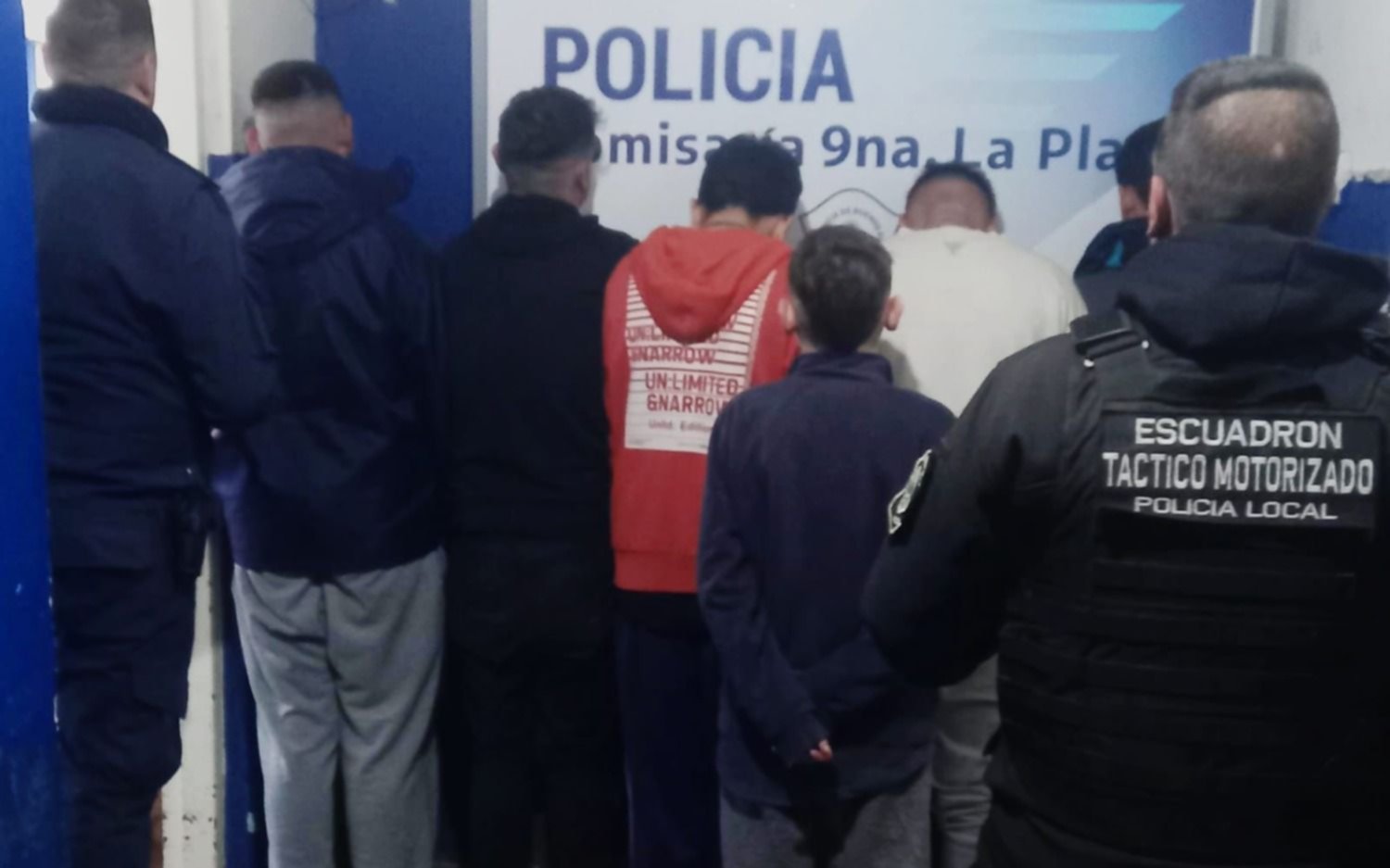 Mal trago: trapitos detenidos a metros del Bosque por robar bebidas alcohólicas