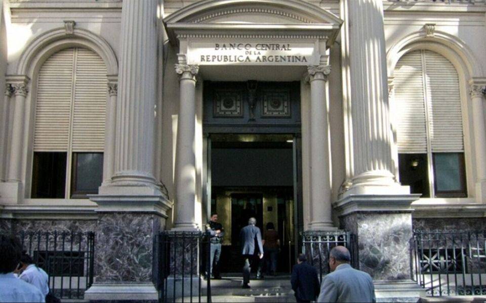 El BCRA flexibiliza el cepo: podrán comprar dólares quienes recibieron ATP y subsidios en pandemia