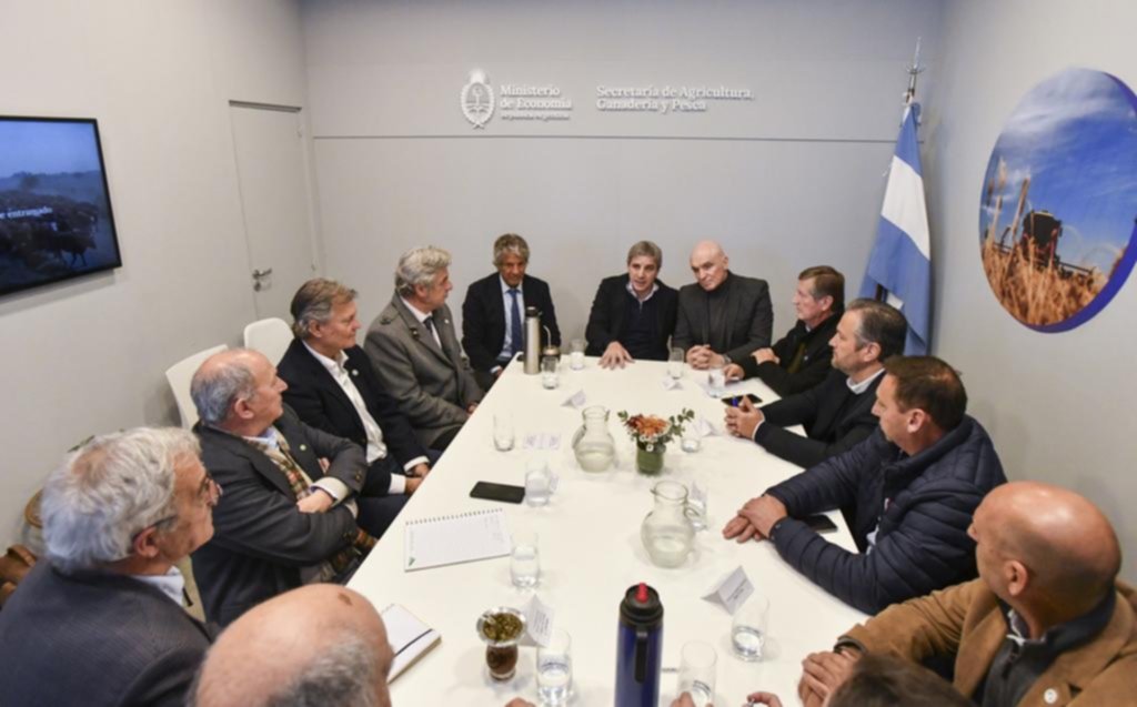 Caputo puso al superávit por sobre las retenciones