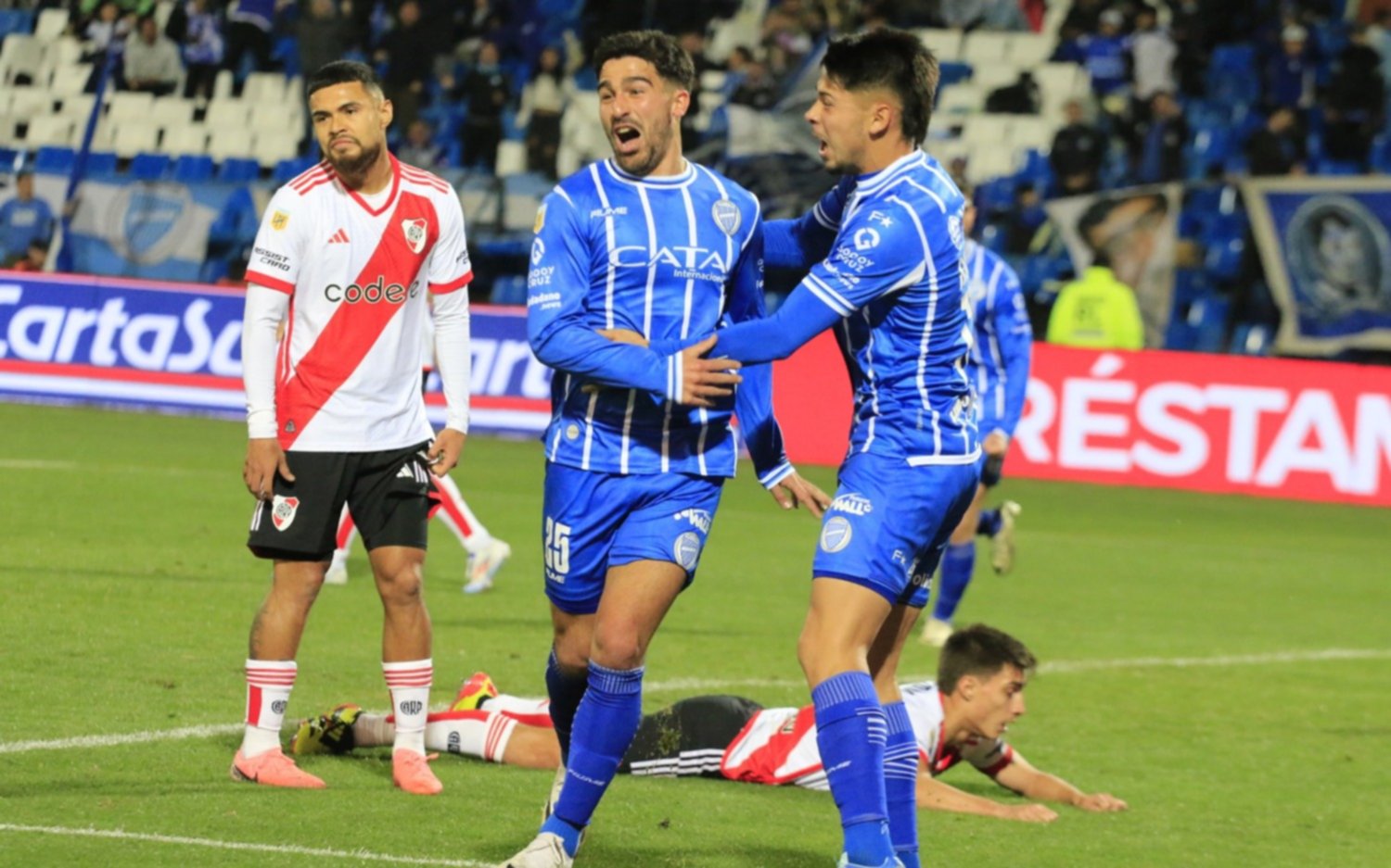 A River se lo dieron vuelta en dos minutos y perdió 2 a 1 ante Godoy Cruz en Mendoza