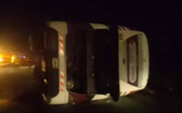 Volcó un micro en la Ruta 2: hay 8 pasajeros heridos de gravedad