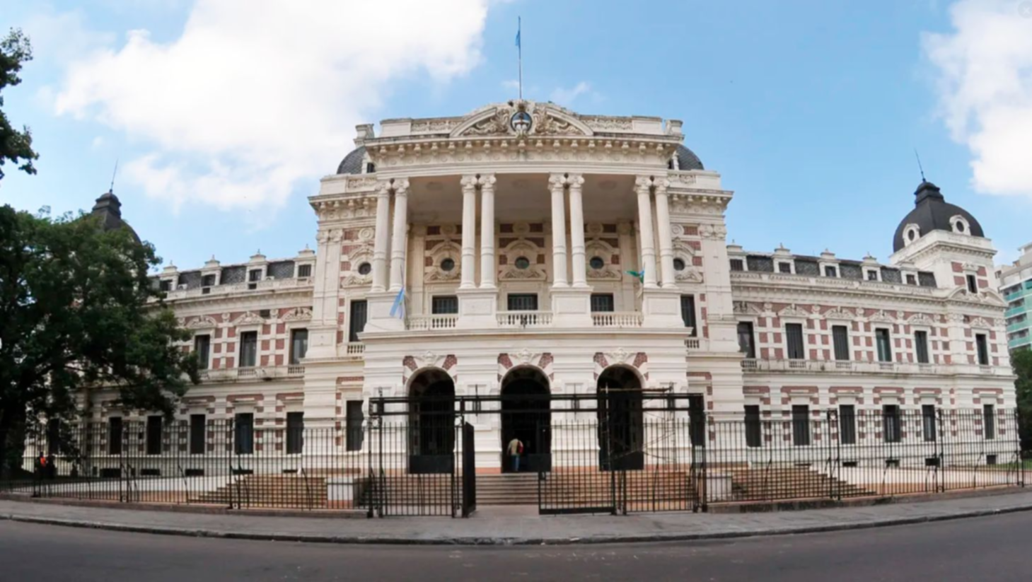 La Provincia reveló las cifras oficiales del primer semestre: pese al recorte, cerró con superávit