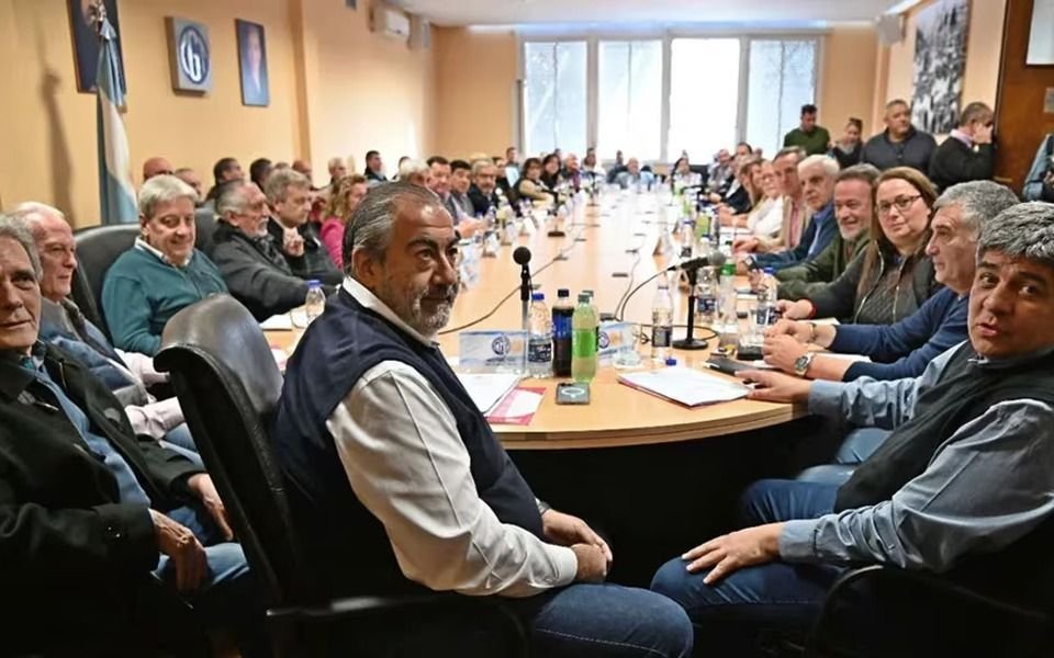 La CGT endurece su postura y se retiró sorpresivamente del "diálogo social" con el Gobierno