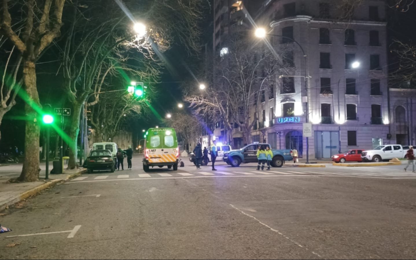 Accidente en Plaza Moreno y desvío de micros