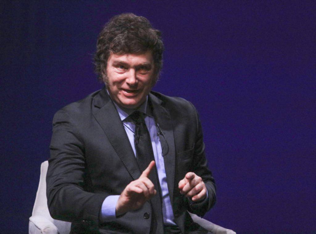 Milei ya está en París y se reunirá este viernes con Macron