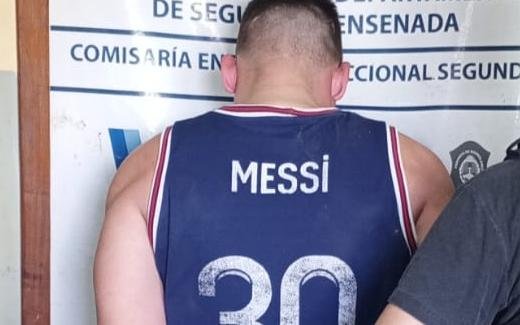 Robaron una camioneta del correo pero cayeron a las pocas cuadras