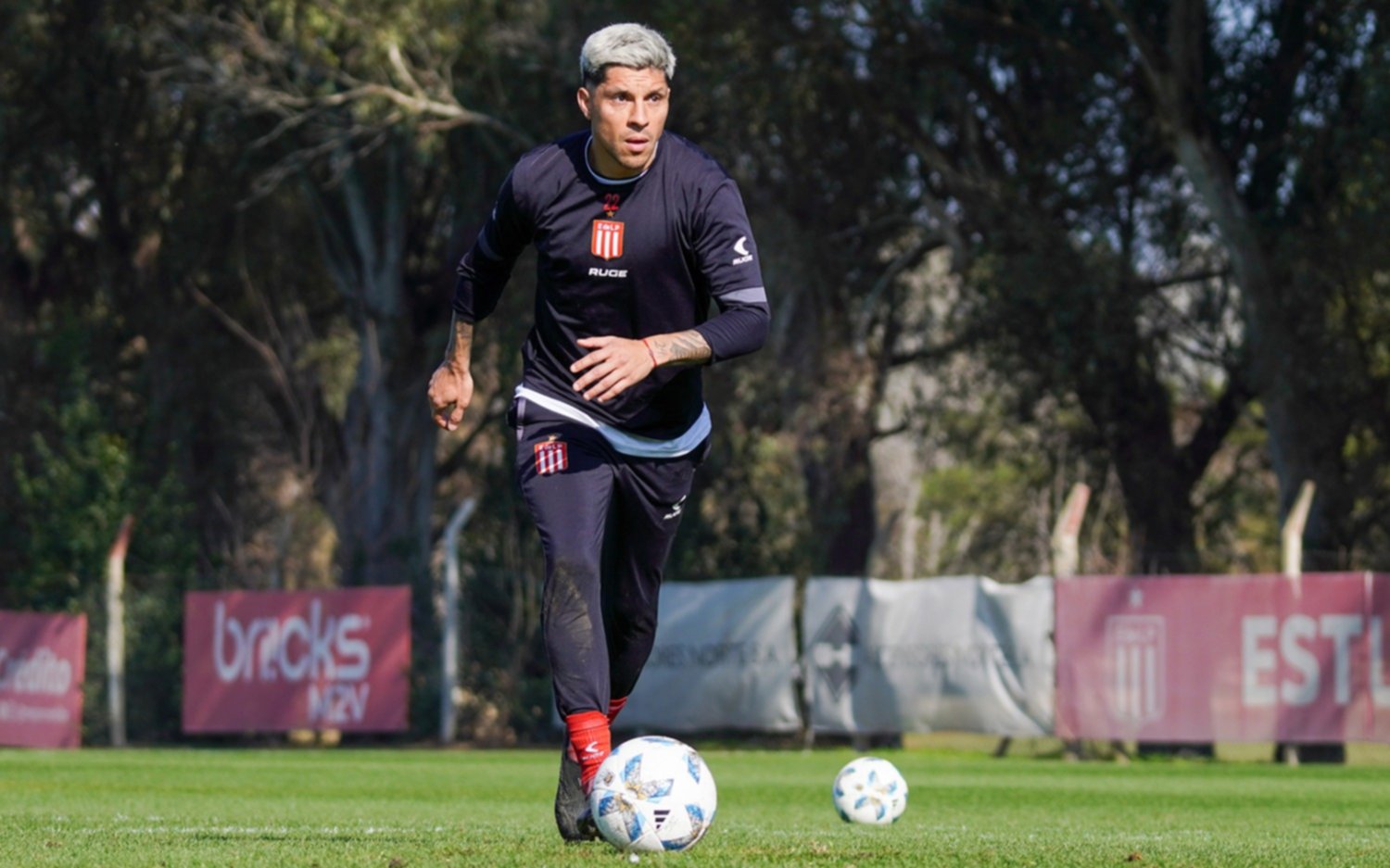 Con entradas agotadas, Estudiantes recibió una visita especial previo al clásico con Gimnasia