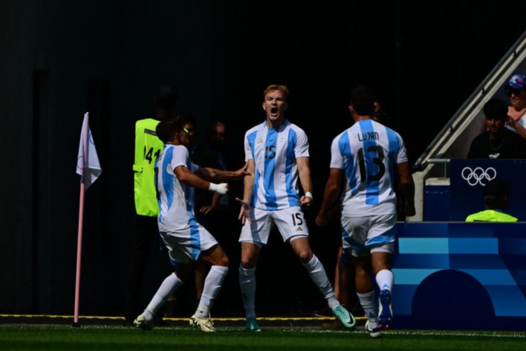 Argentina pasó de la angustia a la ilusión: quedó puntera
