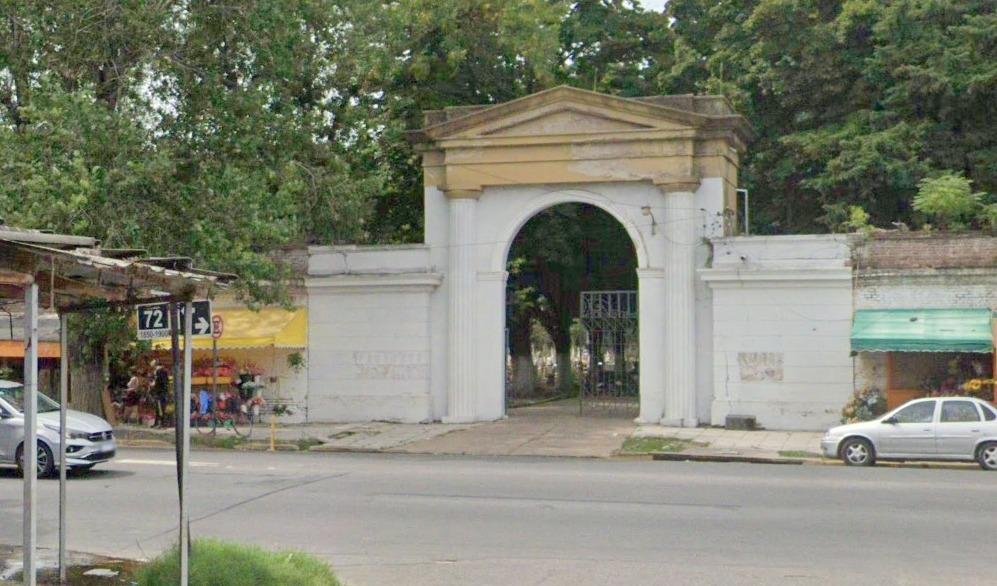 El cementerio de La Plata, sin paz: roban y dejan sin palas a los sepultureros