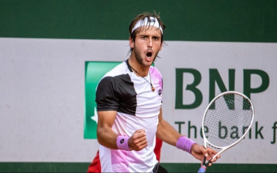 Juegos Olímpicos 2024: en su debut, el platense Tomás Etcheverry, le ganó al brasileño Seyboth Wild por 7-6 y 6-2