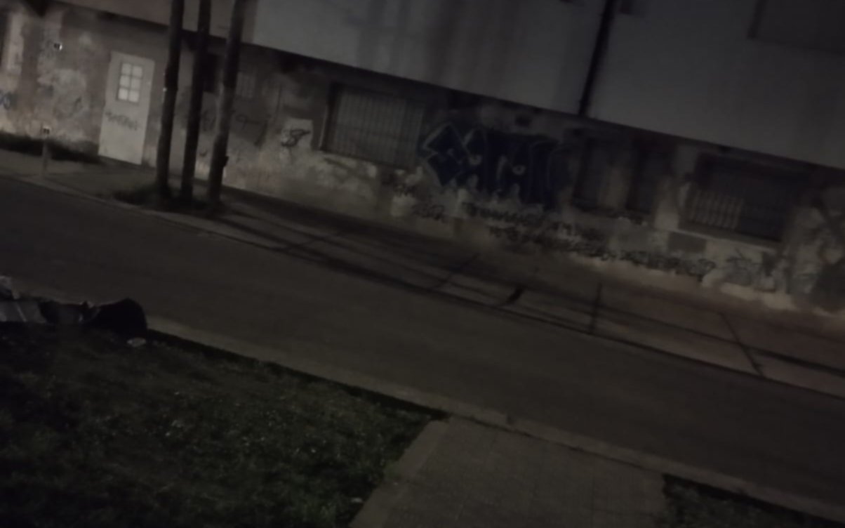 "Una boca de lobo": vecinos de La Plata desesperados por falta de luz