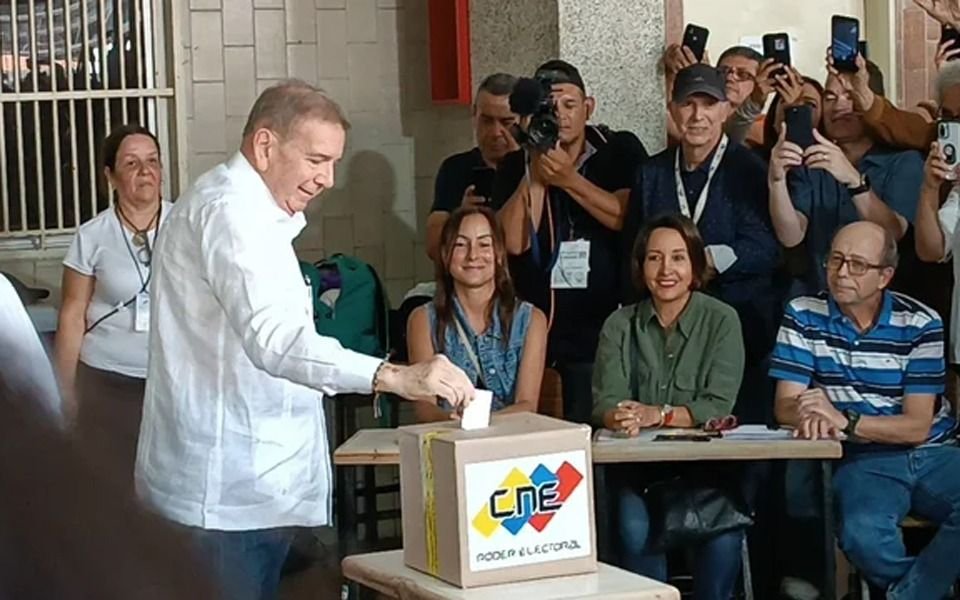 González Urrutia al votar: "Hoy comienza la reconciliación de los venezolanos"
