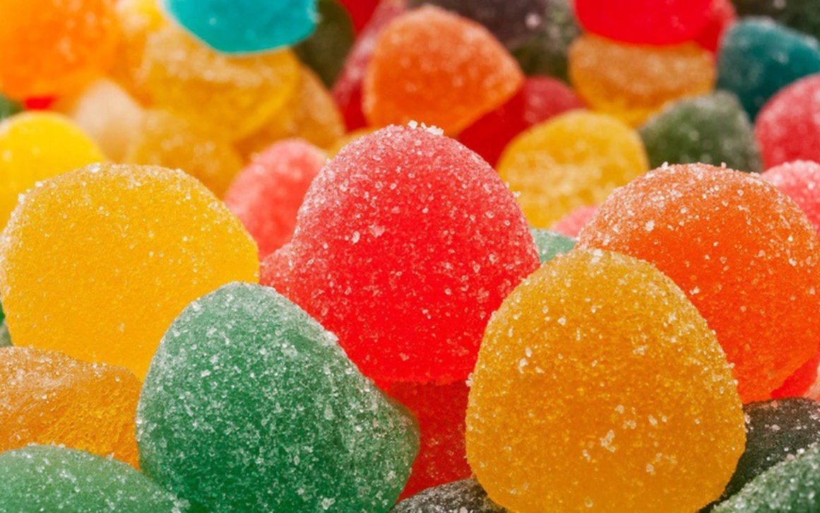La ANMAT prohibió la venta de varias marcas de golosinas, gelatinas y condimentos