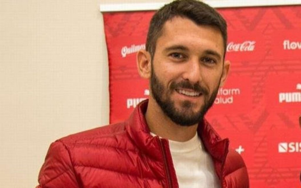 El Rojo saldó una deuda, pero no levantó la inhibición
