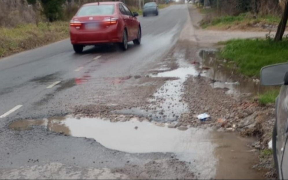 Un pozo en Villa Elvira “se comió media calle”