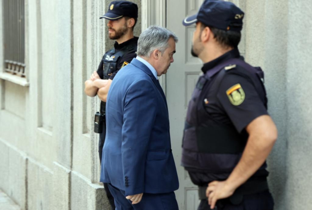 Cárcel para el exnúmero tres del PSOE por un caso de corrupción