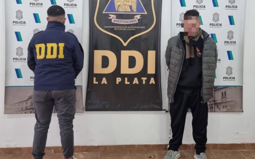 Apuñaló a una mujer en un robo en La Plata y cayó por una moto en Facebook