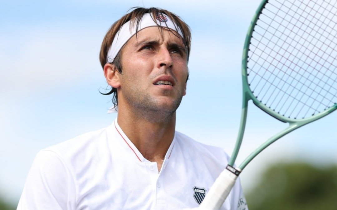 El platense Tomás Etcheverry cayó ante el británico Pinnington Jones en su debut en Wimbledon