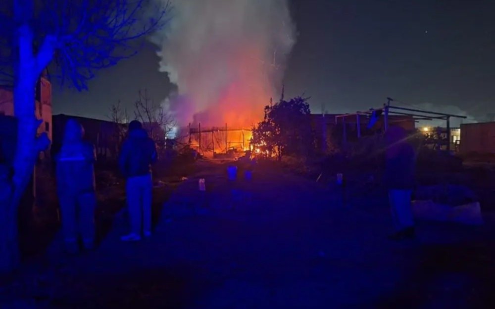 Incendio consumió una casa en La Plata y el dueño sufrió quemaduras 