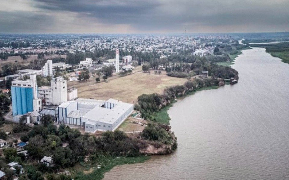 Investigan una descarga ilegal de residuos industriales en San Nicolás