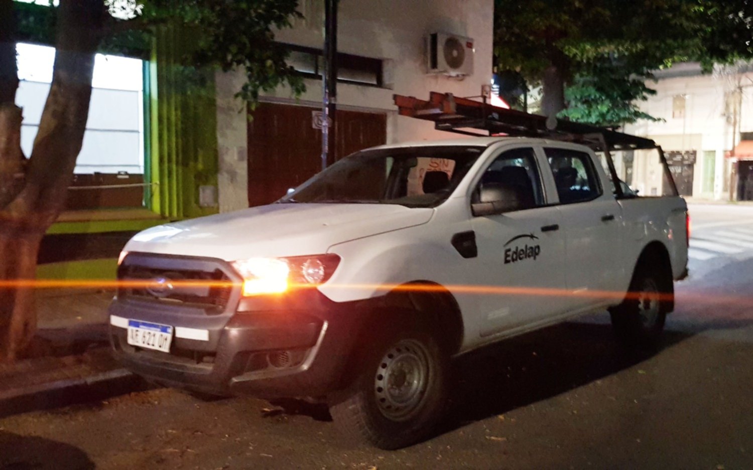 Tercera noche a oscuras en La Plata y vecinos de varios barrios reclaman cortes de luz