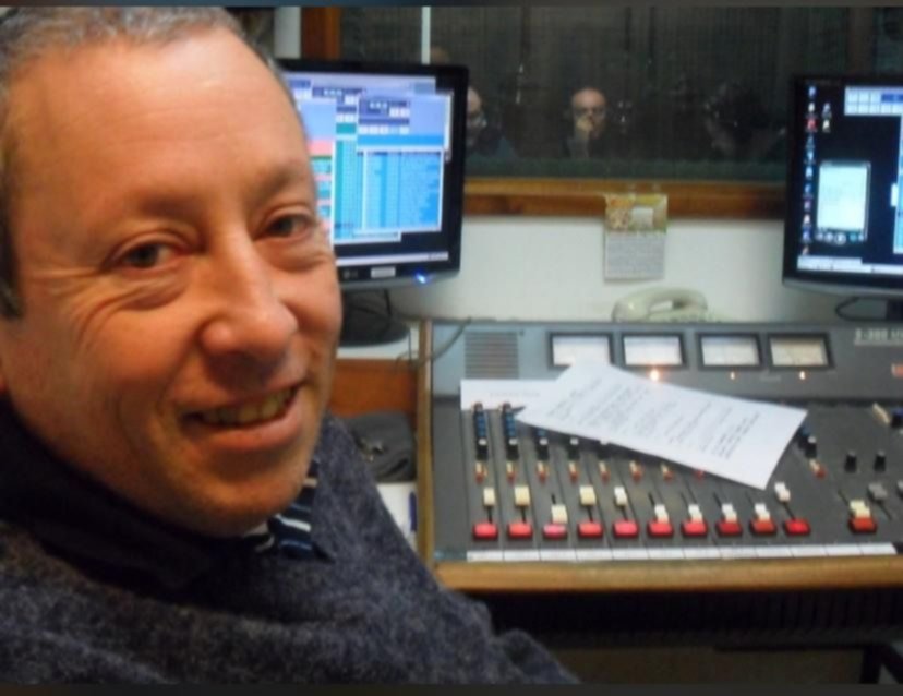 Dolor en FM La Redonda y la radiofonía platense tras el fallecimiento de Carlos Cantirán