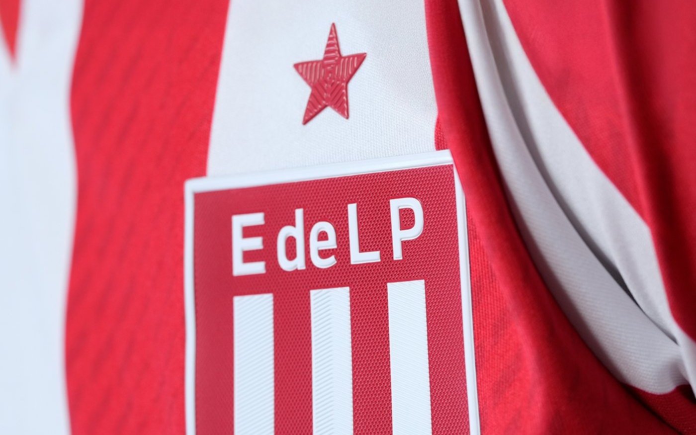 ¡Se filtró! Conocé el nuevo escudo de Estudiantes: hay expectativa por la estatua a Zubeldía