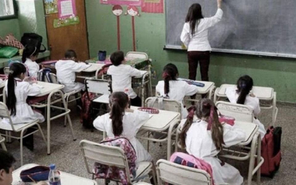 Más docentes egresados, menos alumnos en la matrícula: otro drama en la educación