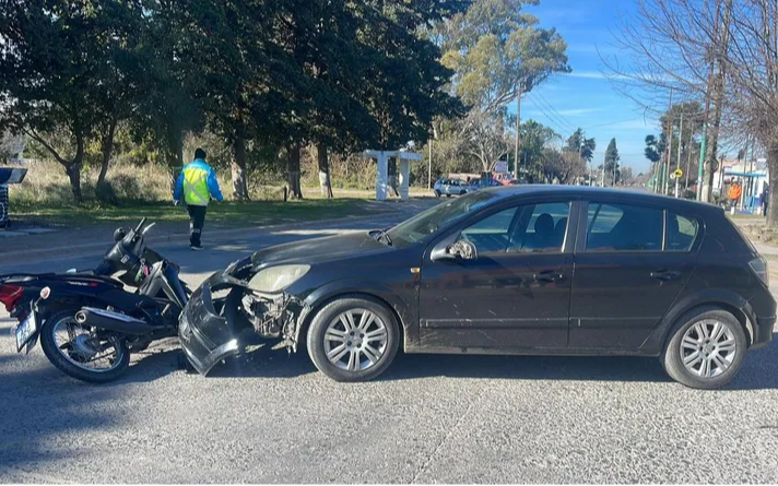 Otro accidente de moto en Berisso: una mujer hospitalizada