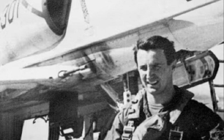 Héroe de Malvinas y ex piloto de guerra charla en el Colegio Alemán de Quilmes