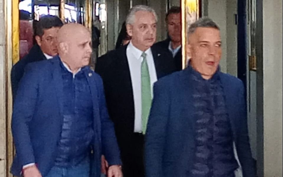 Alberto Fernández llegó a Comodoro Py para ampliar su indagatoria en la causa Seguros