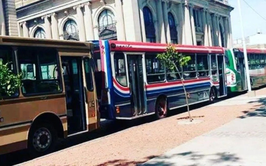 Choferes de colectivos en Tandil en alerta por pago en cuotas del aguinaldo