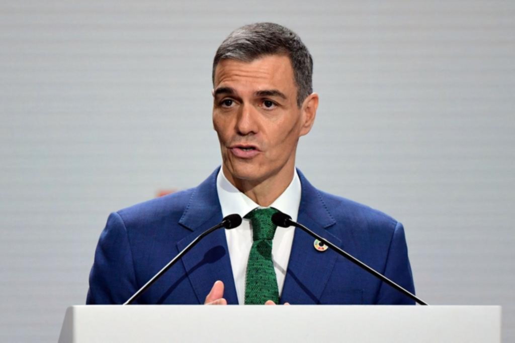Sánchez pide echar a quienes contraten prostitutas