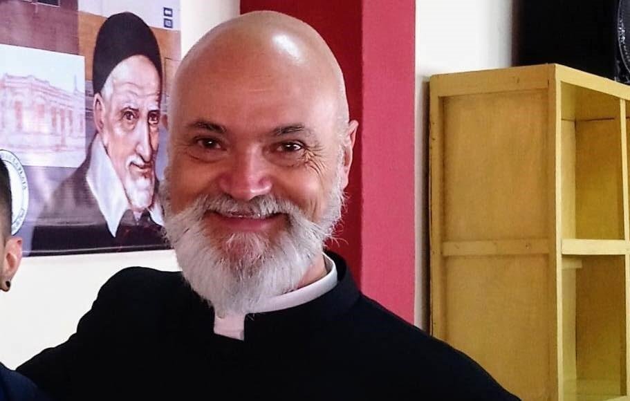 A días del juicio, el cura Sidders fue sobreseído