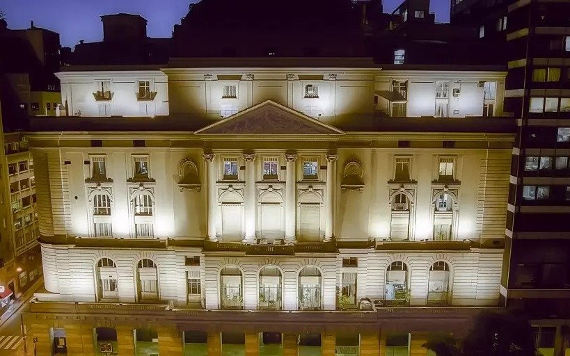 La presión sobre el dólar continúa, pero con riesgo en baja