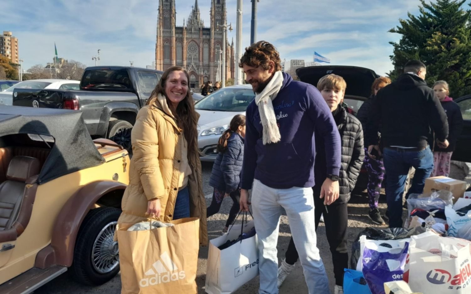 La Plata: la solidaridad le ganó al frío en Plaza Moreno