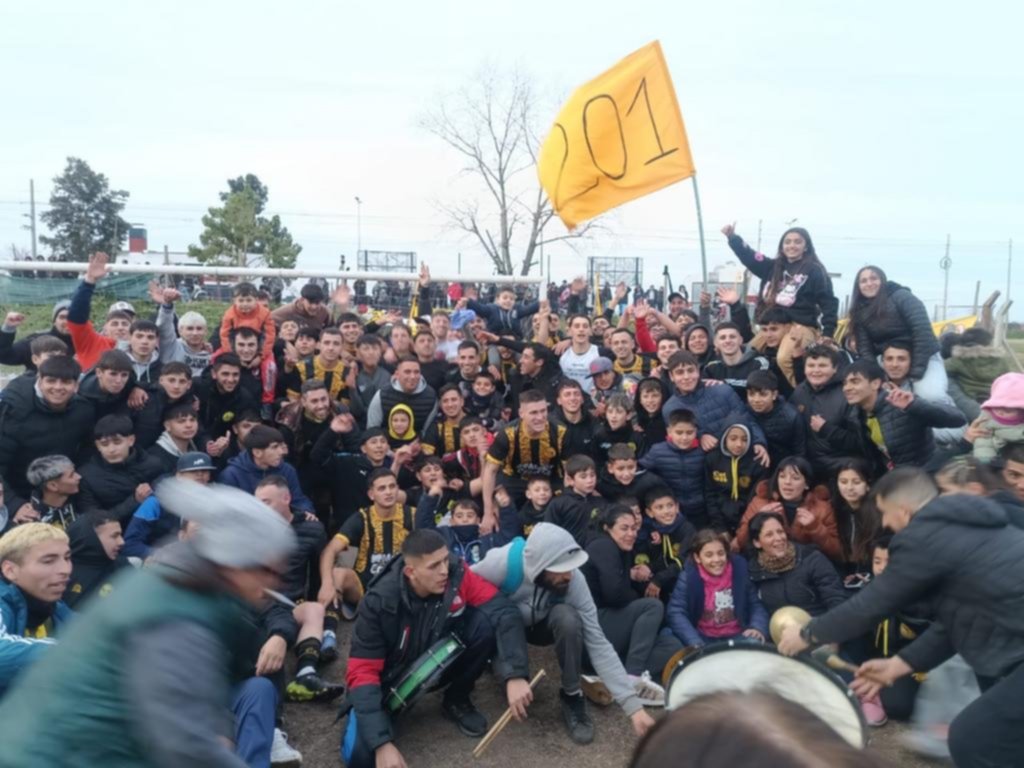 Peñarol estrenó el título con una derrota
