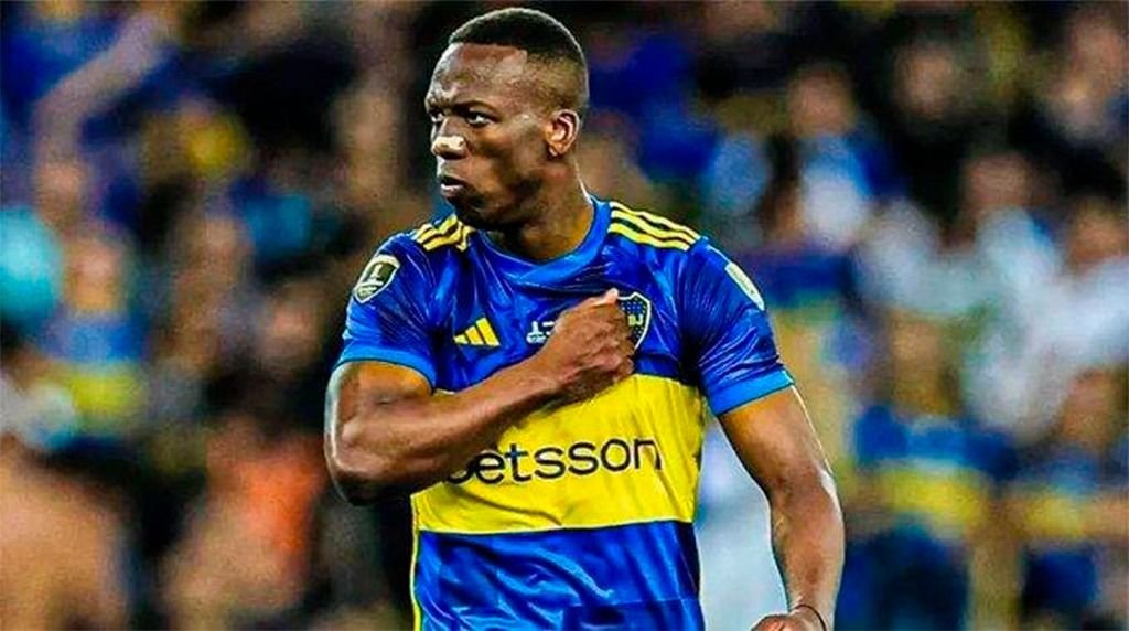 Tentaron a Advíncula para que juegue en Alianza Lima