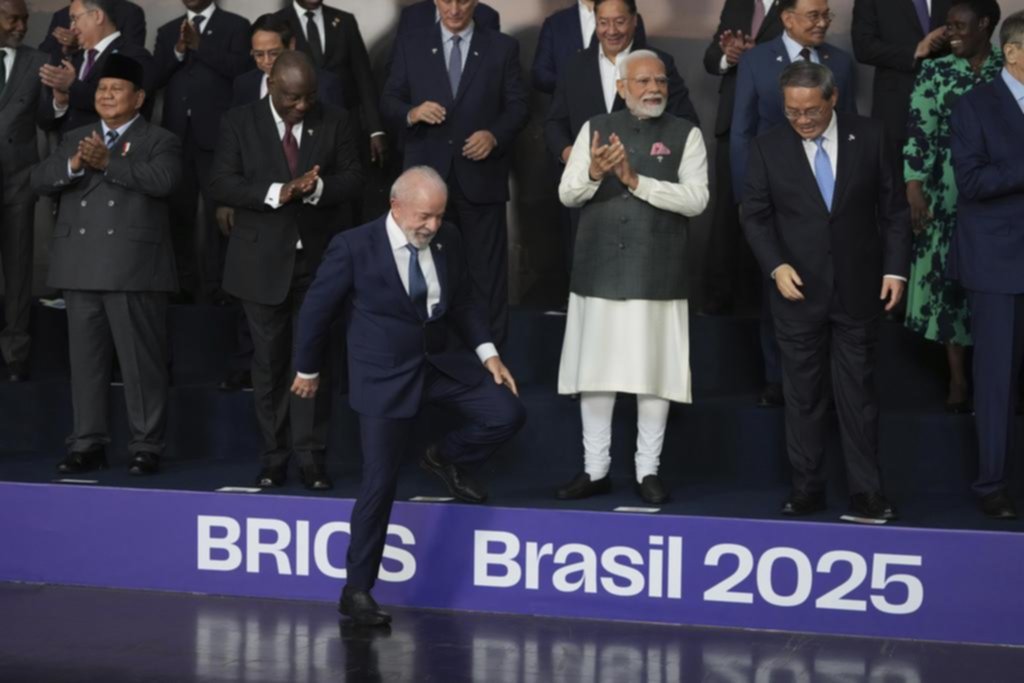 Trump amenaza con más impuestos a los países que apoyen a los Brics