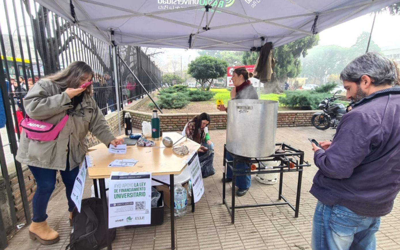 Docentes universitarios en pie de guerra: ollas populares por toda la Ciudad y cómo sigue el reclamo salarial