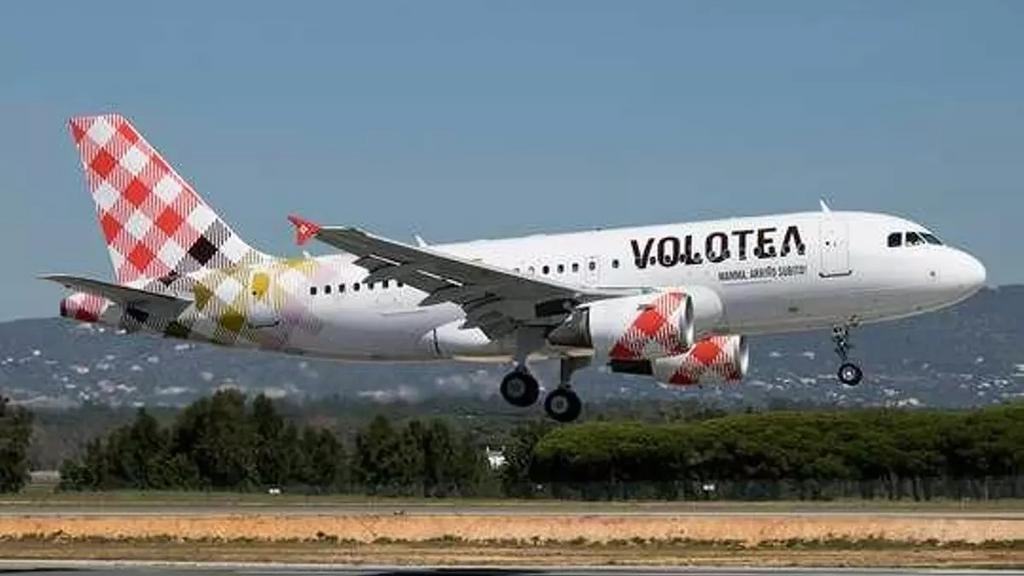 Un hombre murió al ser succionado por el motor de un avión en Italia