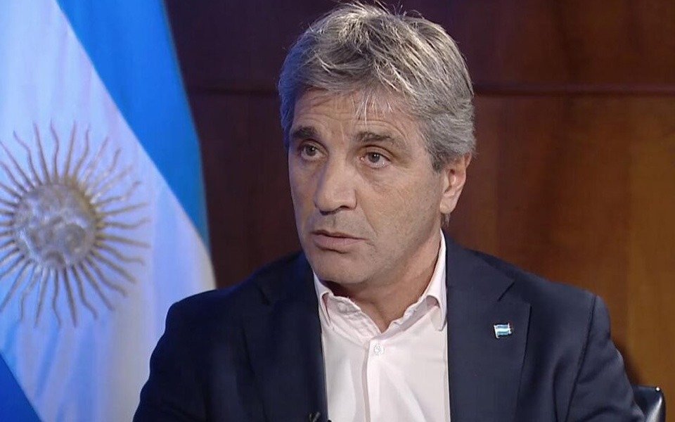 "Supongo que esto será IA": Luis Caputo desmintió a Alejandro Fantino y garantizó el orden de la macroeconomía 