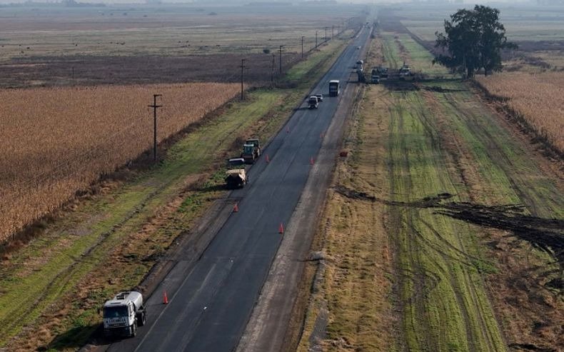 Repavimentan la Ruta 32 en Pergamino para mejorar la conectividad regional