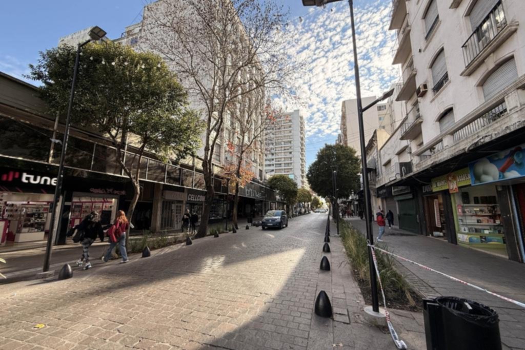 Un feriado a puro sol, gente al aire libre y comercios con poco movimiento