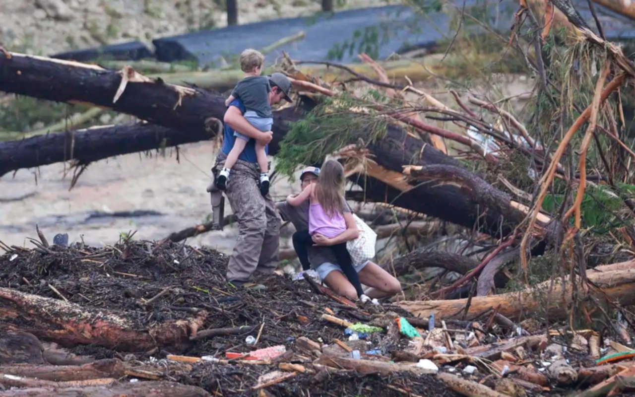 Texas: suben a 120 los muertos por las inundaciones y sigue la polémica sobre las alertas