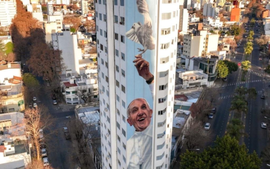 De 50 metros de altura, ya se aprecia el mural del Papa Francisco en 14 y 54